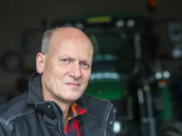 Ti år som ordfører og åtte år som stortingsrepresentant er noe av det han har bak seg. Nå gjør Anders B. Werp det han liker aller best, nemlig å jobbe i skogen.