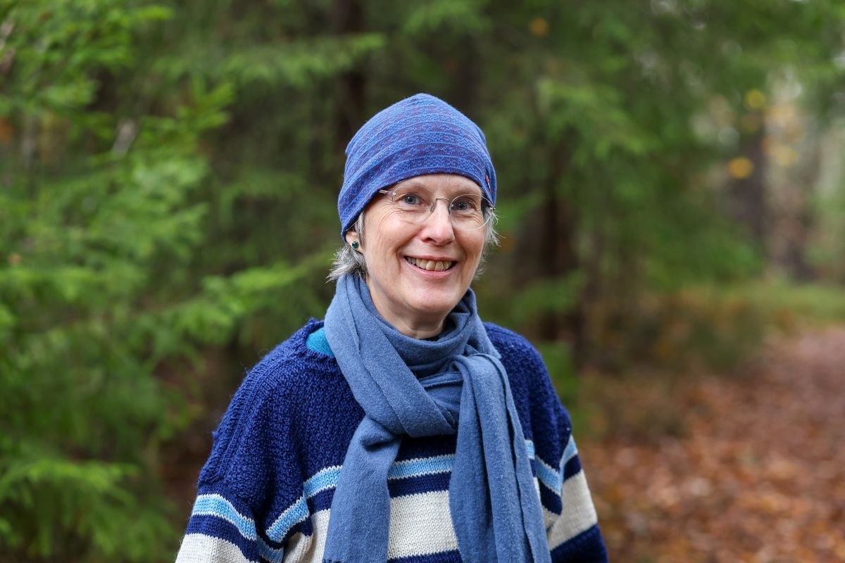 Kari Margrethe Friis i egen skog