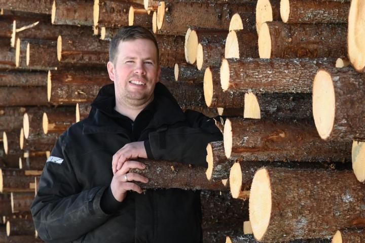 Lars steller skogen for kommende generasjoner