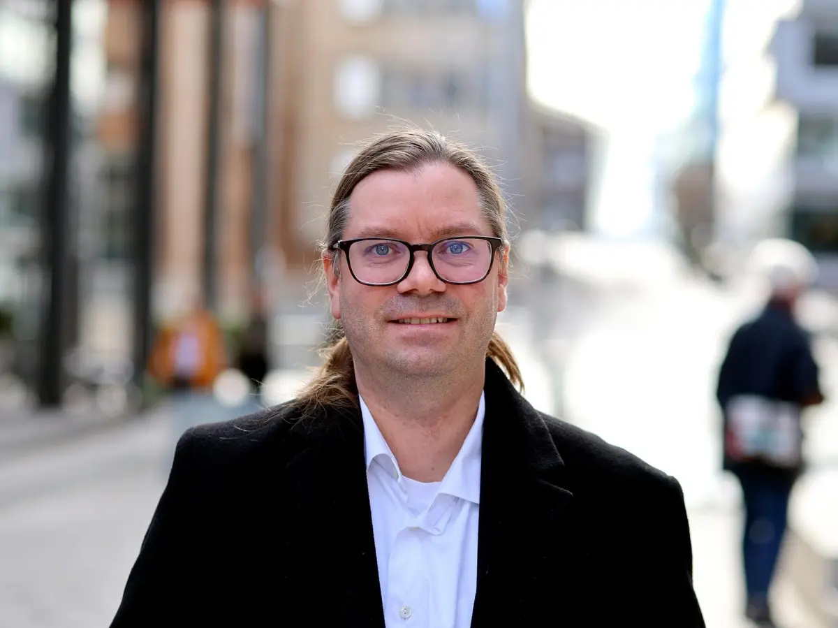 Med sine klare og kunnskapsrike uttalelser om makroøkonomien i Norge og verden er Marius Gonsholt Hov flittig brukt i mediene til å kommentere de usikre tidene Putin og Trump har lagt grunnlaget for i det siste. Onsdag 9. april holder Gonsholt Hov, sjeføkonom i Handelsbanken, innlegg på Tømmer & Marked.