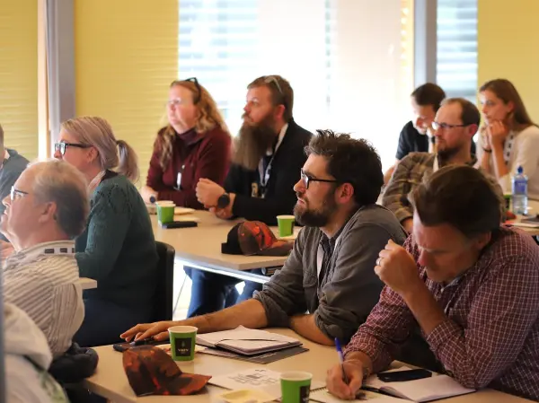 Viken Skogs skogeierskole på Refsnes Gods i Moss ble fullbooket, men nå øker vi kapasiteten. – Vi tenkte å stoppe på 50 deltakere, men øker nå til 75 på grunn av den store etterspørselen, sier Mari Pedersen i Viken Skog.