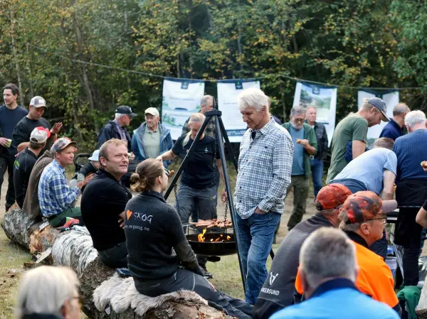 Etter fire trivelige skogkvelder og én trivelig skogsøndag må vi kunne si oss svært godt fornøyde med både oppmøtet og gjennomføringen. – De familievennlige arrangementene rundt om i Viken Skogs geografi ble rett og slett en stor suksess. Tusen takk til alle som deltok, sier Mari Pedersen.