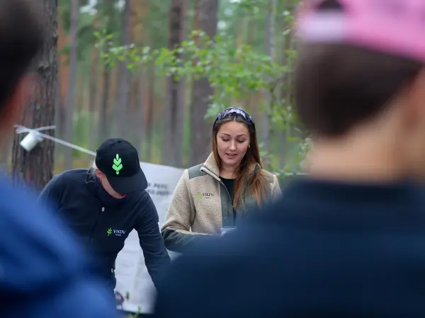 Samtlige 10.-klasser i Ringerike var til stede da det lokale skogeierlaget inviterte til skoleskogdag torsdag 28. august.