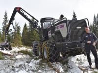 Norges første hybride hogstmaskin leverer
