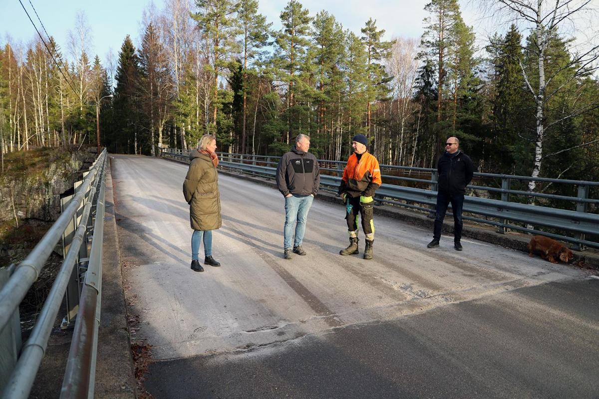 Brufoss bru, Unni Thorsås, Gunnar Myhre Henning, Lars Bergsli, Bjørn Ruberg, Zafir