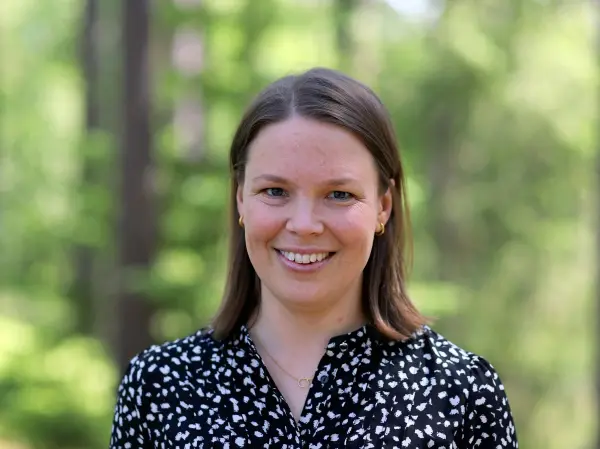 Daglig leder Tor Henrik Kristiansen må prioritere mer tid på forretningsutvikling i Skogindustri Holding i tiden fremover. Styret har derfor konstituert Vibeke Teslo-Andersen som daglig leder av Viken Skog.